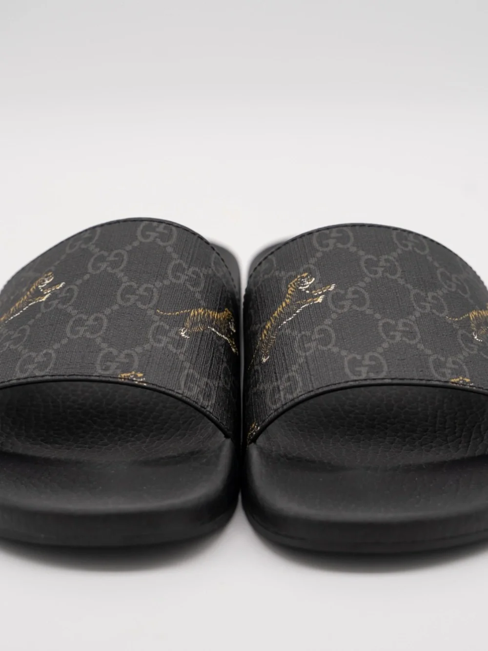 Gucci Men's Slides Tiger Black Canvas Supreme size 9G 9.5 US